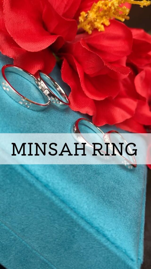 ．

【 MINSAH RING -ミンサーリング-】

OKINAWAには「永遠」というストーリーを持つリングがあります💍

リングには【絣模様】が施されています！

ペアでご成約の方にカメのリング置きプレゼント中です🐢💚

🍇ISSHINDO Bridal Fair🍇
ご来店予約をされたお客様に当店でご利用いただける5,000円 商品券をプレゼント！🎫

👇🏻ISSHINDO公式HPもCheck✔️
http://www.isshindo-jewelry.com

────────────────── ⠀ 

.:＊｡☆つくば本店
  結婚指輪  婚約指輪専門店
  茨城県つくば市柴崎998-2
  029-828-4094☆。.:＊・゜
@isshindo_bridal_ibaraki

.:＊｡☆つくば彫金工房®コトトキ
  手作り結婚指輪  手作りペアリング
  茨城県つくば市柴崎998-2
  029-828-4094☆。.:＊・゜
@isshindo_bridal_ibaraki

.:＊｡☆成田店
  結婚指輪 婚約指輪専門店
  千葉県成田市ウイング土屋267
  0476-85-4533☆。.:＊・゜
@isshindo_bridal_chiba 

📣‬NEWOPEN
.:＊｡☆DIAMOD DOT LABつくば店
  結婚指輪  婚約指輪専門店
  茨城県つくば市学園の森1-38-7
  029-875-8864☆。.:＊・゜
@dlab_tsukuba2024

#沖縄#シーサー#旅行#ブライダルジュエリー#ブライダルリング#ブライダルジュエリー専門店#ブライダルリング専門店#指輪#指輪探し#結婚指輪#結婚#婚約#婚約指輪#入籍#マリッジリング#エンゲージリング#サプライズ#茨城#茨城県#つくば#つくば市#一新堂#一新堂つくば店#ISSHINDO#成田#ダイヤモンドドットラボ